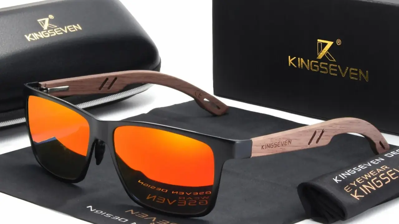 Okulary przeciwsłoneczne Kingseven z drewnianymi zausznikami i pomarańczowymi soczewkami. Ochrona UV400, kategoria 3. Zestaw z etui i ściereczką.